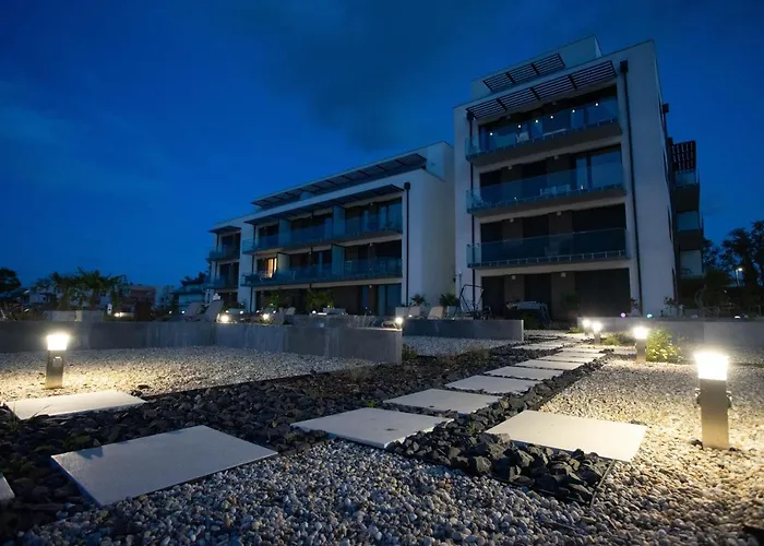 Lakeview Apartment 305 Beachfront